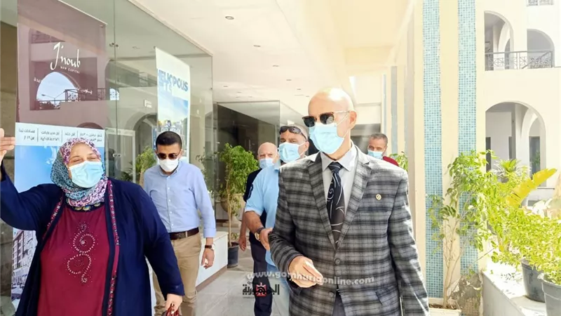 وكيل وزارة الصحة بالشرقية يتفقد دوار العاشر من رمضان لدراسة تخصيص مركز تلقي لقاح كورونا به