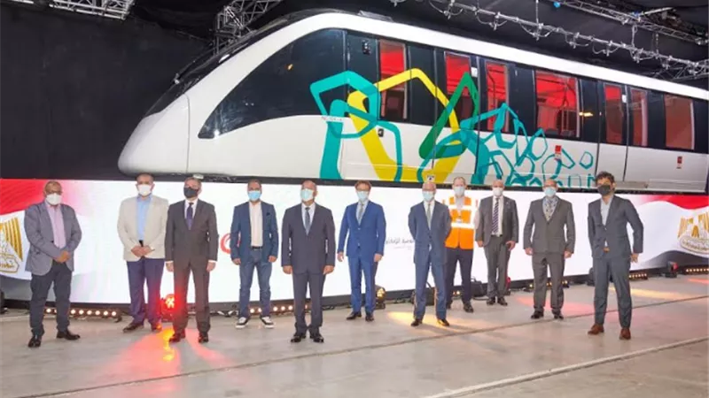 وزير النقل يفتتح خط إنتاج المونوريل بمدينة ديربي البريطانية.