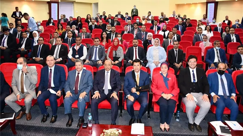 وزيرا الرياضة والتنمية المحلية يختتمان فعاليات المشروع القومي لتأهيل الشباب والمشاركة السياسية