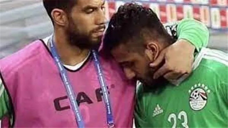 شاهد.. شريف إكرامي يدعم الشناوي عقب إصابته بالرباط الصليبي