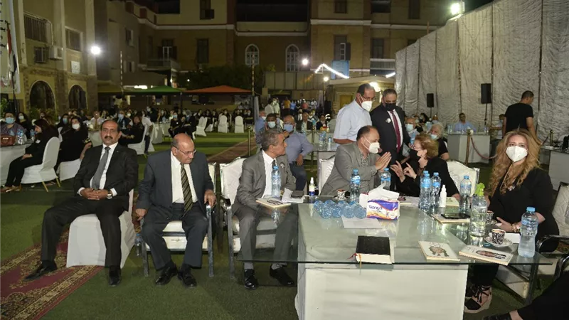 محافظ أسيوط يشارك فى حفل عزاء وتكريم القس ناجى ابراهيم