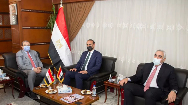 وزيرا القوى العاملة والتموين يبحثان مع وزير العمل العراقي تفعيل مقررات القمة الثلاثية