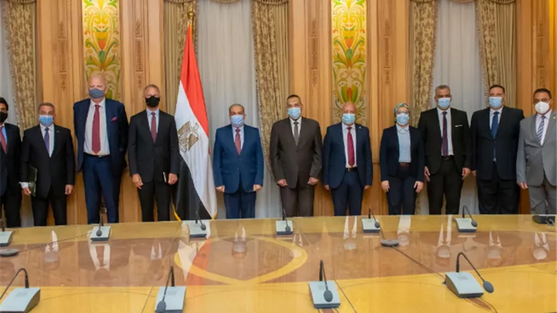 وزير الإنتاج الحربى يبحث تصميم وإنشاء محطات معالجة وتحلية المياه