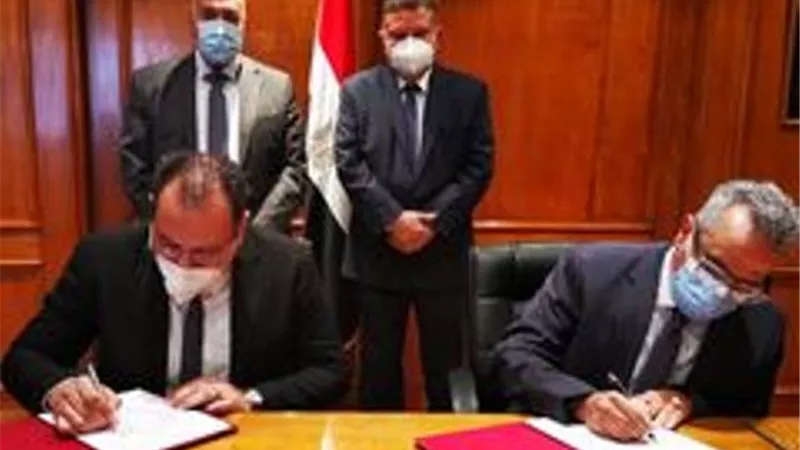 وزير قطاع الأعمال العام يشهد توقيع عقد تقديم استشارات تطوير نادي غزل المحلة