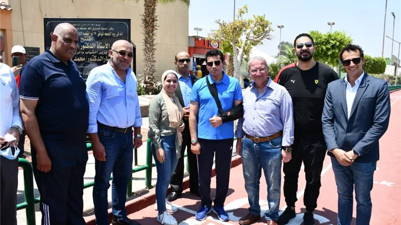 وزير الشباب ومحافظ القاهرة يفتتحان جراج ومضمار نادي الزهور الرياضي