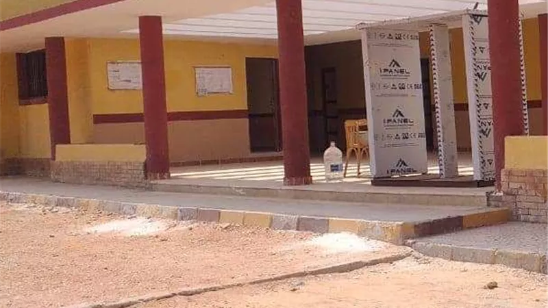 بوابات تعقيم وحملات تطهير في لجان الثانوية العامة بالإسماعيلية..صور