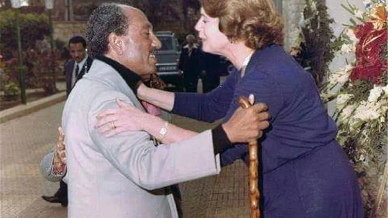 23 صورة نادرة للراحلة جيهان السادات