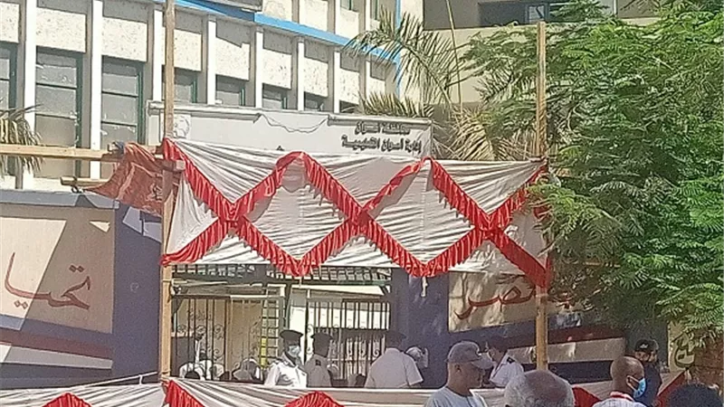 مسئولو الامن بأسوان يمنعون تجمعات أولياء أمور الطلاب