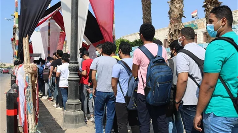 تشديدات أمنية مكثفة واتخاذ الإجراءات الاحترازية والوقائية بلجان الثانوية بالسويس