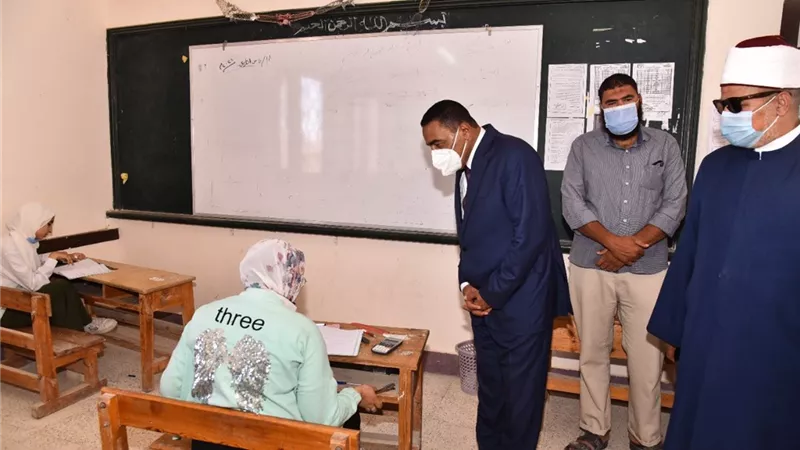 امتحانات مطروح بلا شكوي والمحافظ تفقد اللجان