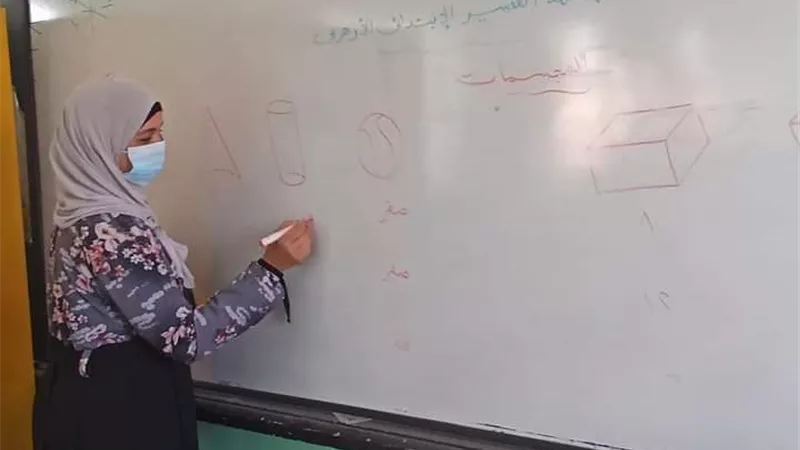 مهارات استخدام المجسمات الهندسية كوسيلة تعليمية للرياضيات.. ورشة عمل بإدارة القصير