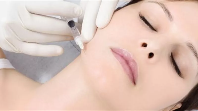 بالفيديو.. استشاري تجميل: البلازما تُستخدم لزيادة نضارة الوجه وإزالة الندبات