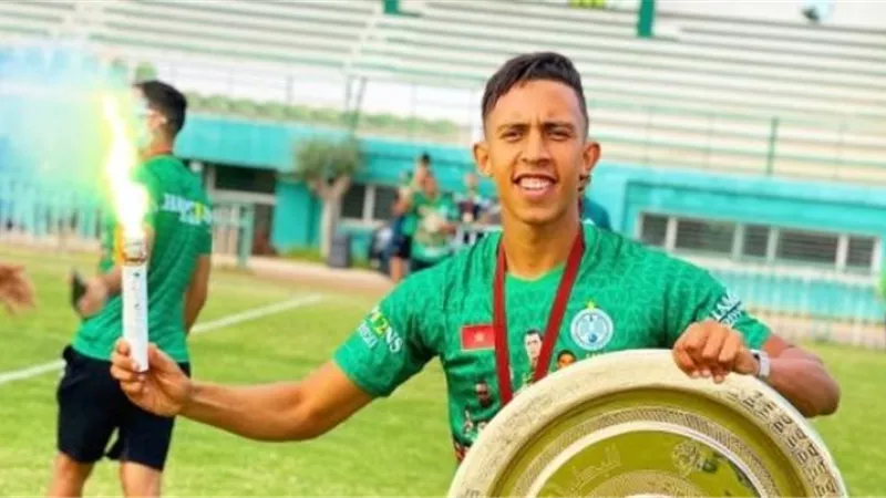 سفيان رحيمي يُتوج بأفضل لاعب في نهائي الكونفدرالية
