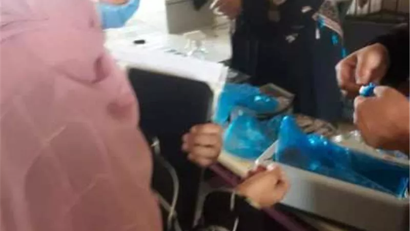 كحول وكمامات لطلاب الثانوية العامة في الإسماعيلية ..صور