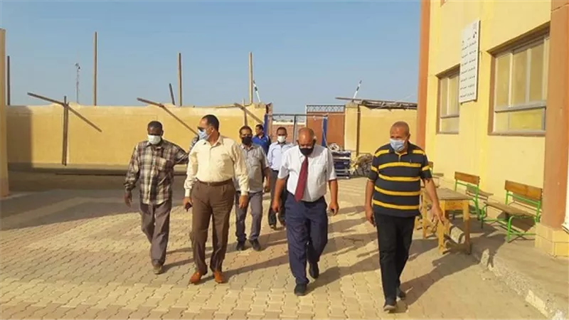 رئيس مدينة الشلاتين يتفقد لجان امتحانات الثانويه العامه