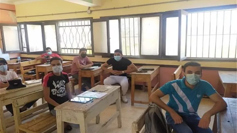 تداول اسئلة امتحان اللغة العربية لشعبة ادبى للثانوية العامة