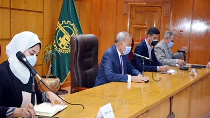 محافظ القليوبية يتابع نسب تنفيذ مشروعات حياة كريمة