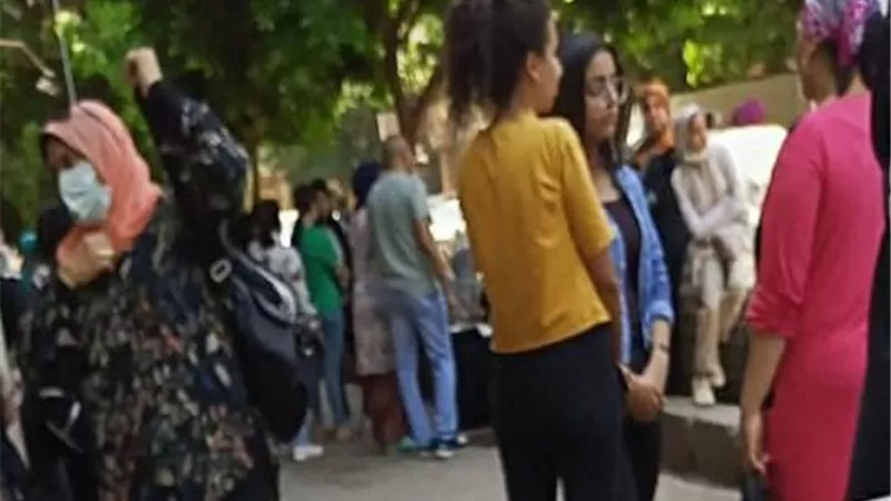 صراخ وعويل وبكاء أمام لجان البنات بالفجالة