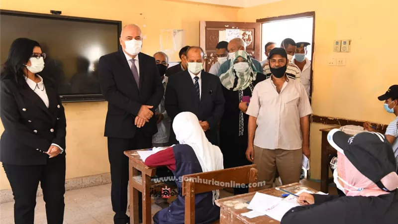 محافظ قنا يتفقد سير امتحانات الثانوية العامه