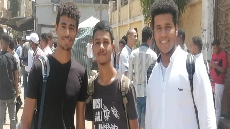 تباين الآراء لطلاب ادبى بعد امتحان اللغة العربية