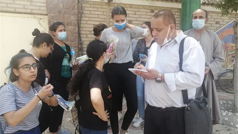 ارتباك وبكاء بين طلاب الثانوية العامة باسيوط لصعوبة امتحان اللغة العربية.. بالصور
