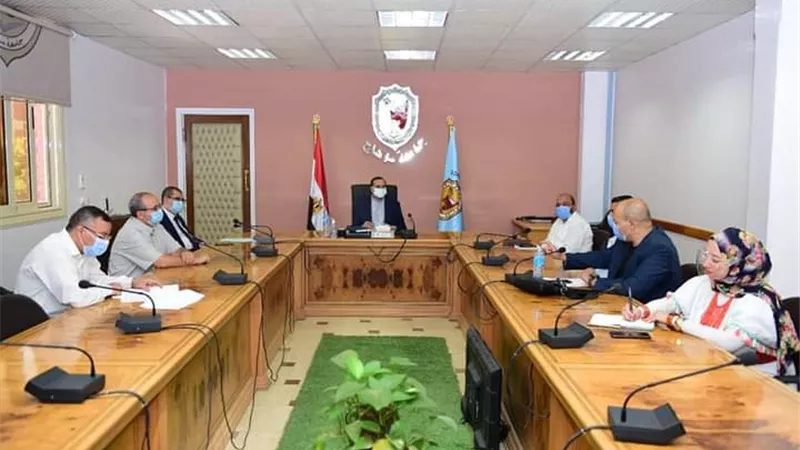 رئيس جامعة سوهاج يناقش استعدادات إنشاء وحدة الطب الإتصالي بالمستشفى الجامعي الجديد