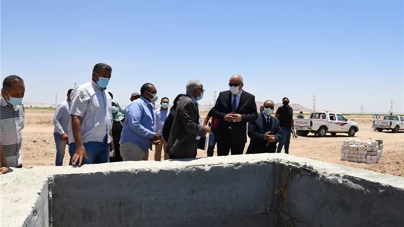 محافظ قنا يتفقد مشروع استكمال ري ١٢٥٠٠ فدان بقرية المراشدة
