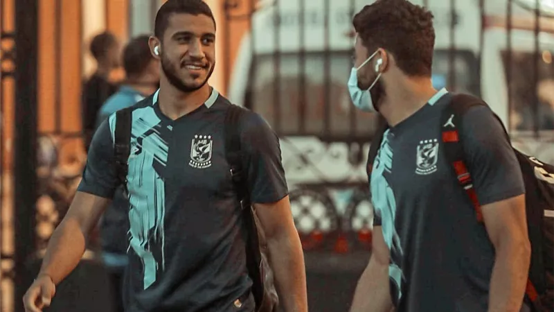 لمواجهة المقاصة.. حافلة الأهلى تصل ملعب السويس