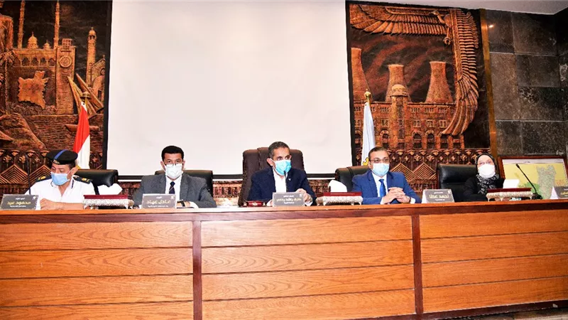 رحمى ورئيس هيئة الرقابة الإدارية ألتقوا برؤساء المصالح لمكافحة الفساد-صور