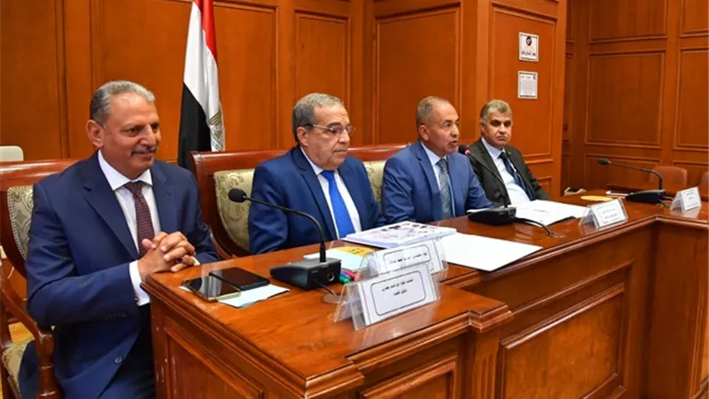 بالصور .. اجتماع لجنة الدفاع والامن القومى بالنواب