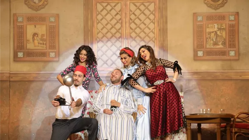 رئيس البيت الفنى يفتتح مسرحية 
