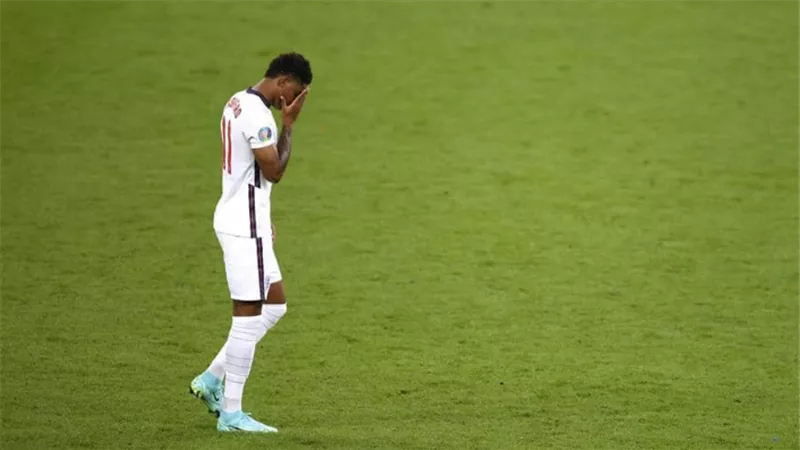 راشفورد وسانشو وساكا.. إساءات عنصرية ضد ثلاثي منتخب إنجلترا
