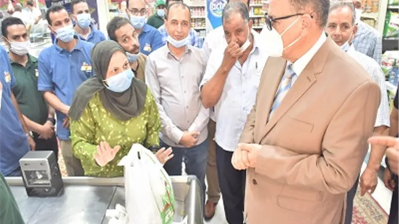 محافظ أسيوط يتفقد فرع الشركة المصرية لتجارة الجملة للاطمئنان على توافر السلع إستعدادًا لعيد الأضحى