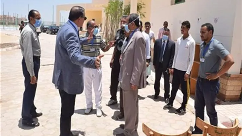 رئيس جامعة سوهاج يشارك طلاب معسكر قوافل التربية الرياضية 