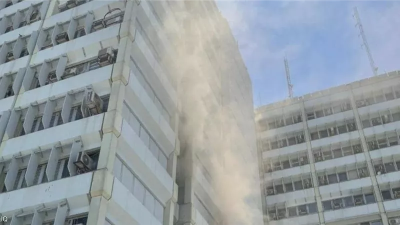 إندلاع حريق هائل فى وزارة الصحة العراقية