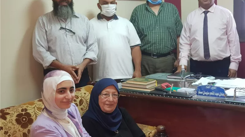 الحفيدة تنجح في محو امية جدتها بمطروح
