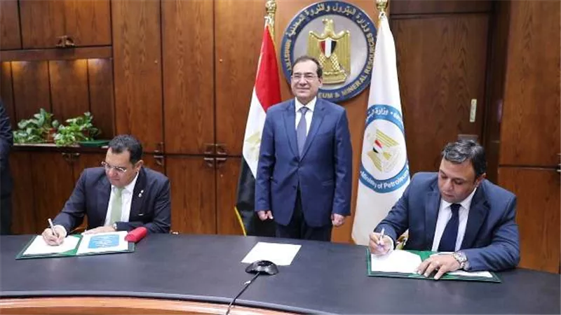 وزير البترول يشهد توقيع 4 عقود جديدة للبحث عن الذهب.. فيديو