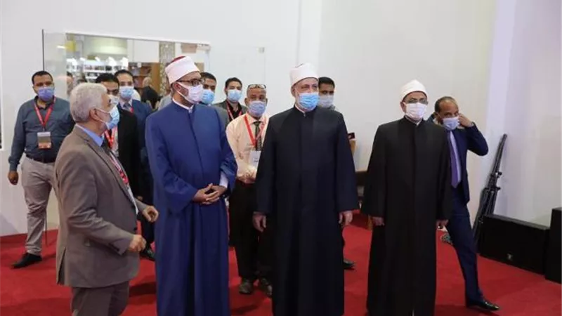 وكيل الأزهر وأمين البحوث الإسلامية ورئيس قطاع المعاهد يتفقدون جناح الأزهر بمعرض الكتاب..صور