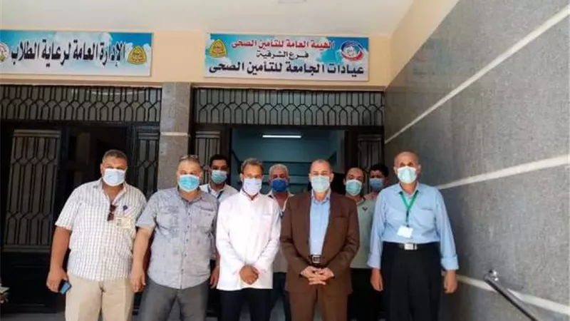 مدير التأمين الصحى يطمئن على التشغيل التجريبى لأول عيادة تأمين بمقر جامعة الزقازيق صور
