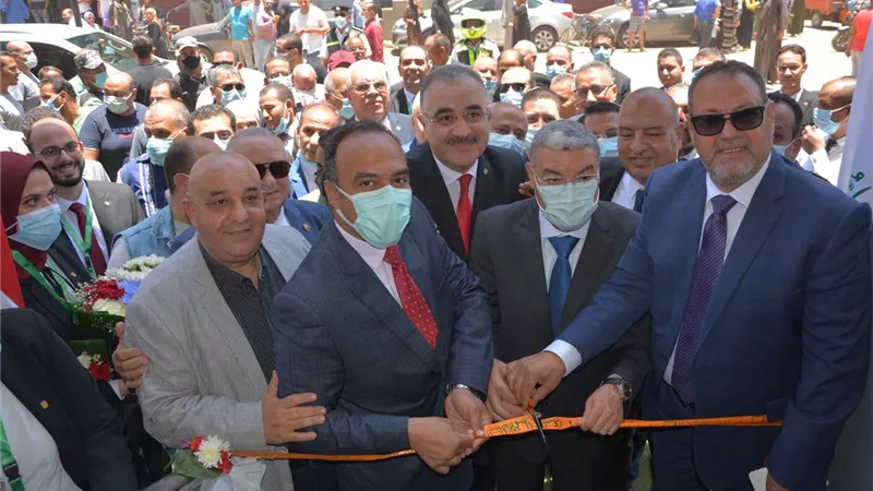 محافظ المنيا يفتتح فرع البنك الأهلي بمجمع المصالح بمركز ملوى