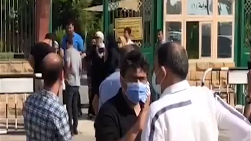 المنتج وليد منصور ورامى جمال وحسام حبيب والجريني يشاركون فى جنازة كريم صبري