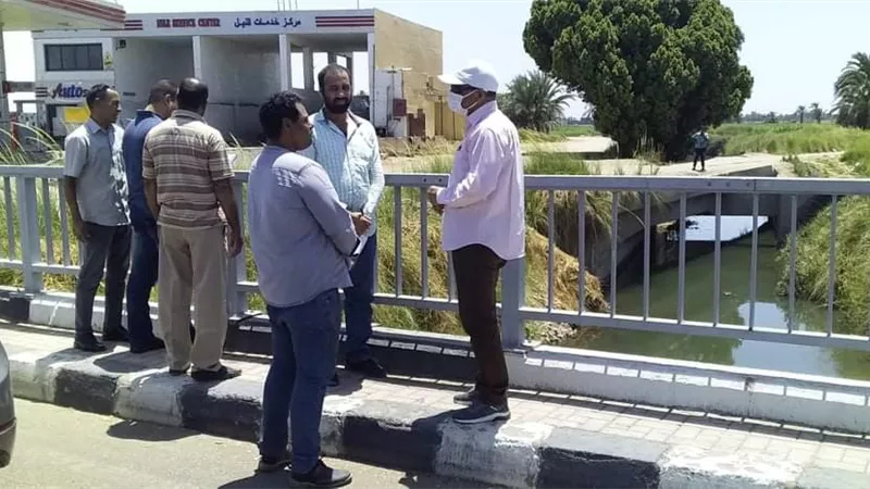 رئيس مدينة الأقصر يتفقد مشروعات تبطين ٨ ترع