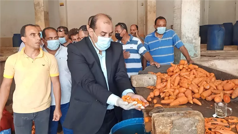 ضبط 41 طن مخلل بمعمل غير مرخص وتحرر 8 محاضر مخالفات متنوعة ببني عبيد