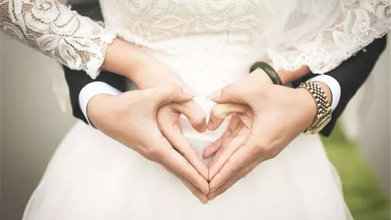 شباب السوشيال يعيد فتح القضية بالمقارنة بين 