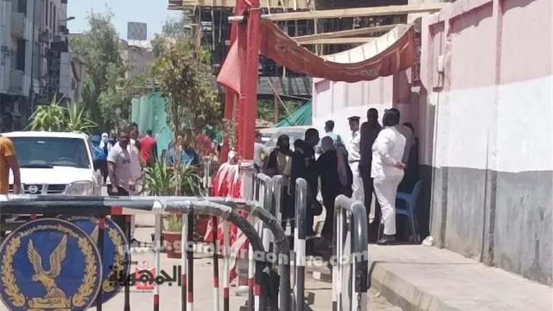 خوف وقلق.. طلاب الأدبى يتوافدون لأداء إمتحان اللغة الاجنبية الثانية