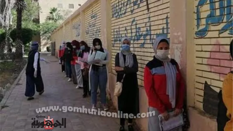 توافد طلاب الثانوية العامة الشعبة الأدبية لامتحان اللغة الأجنبية الثانية على اللجان بالغردقة