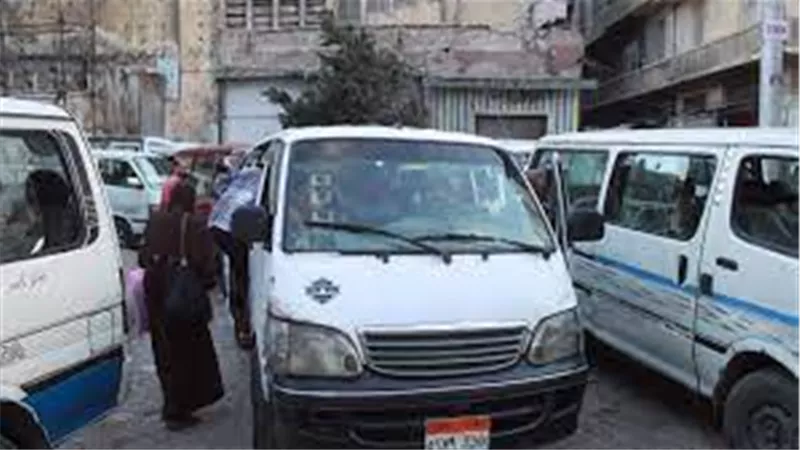 سائقى الميكروباص مناشير لقطع المسافات .. المواطنين بالاسكندرية : تعبنا من الشكوى