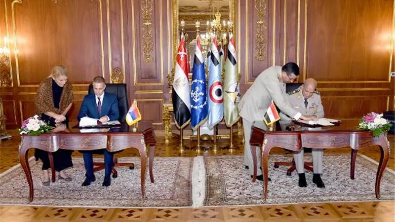 الفريق أول محمد زكى ووزير دفاع صربيا يوقعان بروتوكول تعاون فى المجال العسكرى.. صور