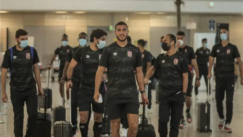 بعثة الأهلي تغادر إلى المغرب استعدادًا لمباراة كايزر تشيفز