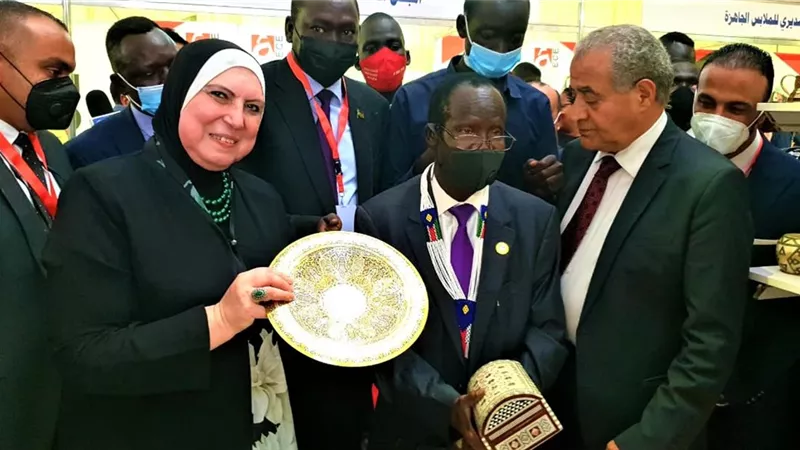 وزيرا التجارة والتموين يفتتحان معرض صنع في مصر بمدينة جوبا